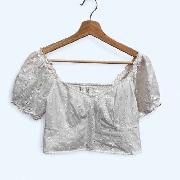 White eyelet top no size tag I think it’s a large 10 - Picture 1 of 2